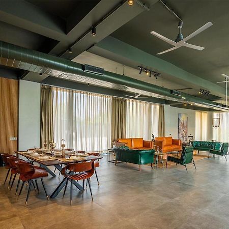 Stayvista'S Anantam - Luxury 4Br Villa With Huge Swimming Pool In Delhi New Delhi Exterior photo