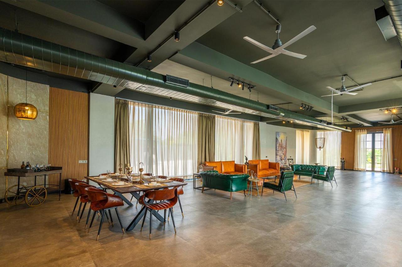 Stayvista'S Anantam - Luxury 4Br Villa With Huge Swimming Pool In Delhi New Delhi Exterior photo