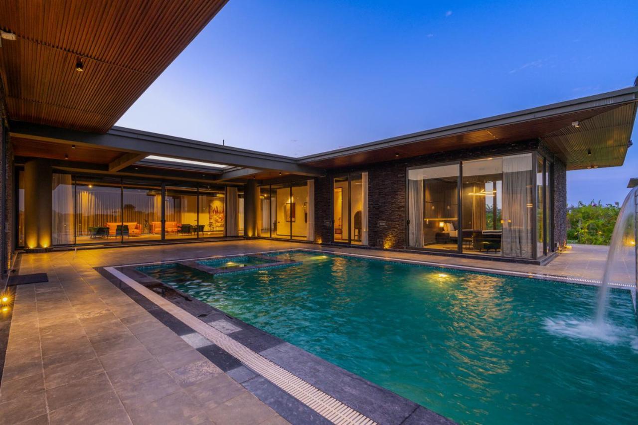 Stayvista'S Anantam - Luxury 4Br Villa With Huge Swimming Pool In Delhi New Delhi Exterior photo