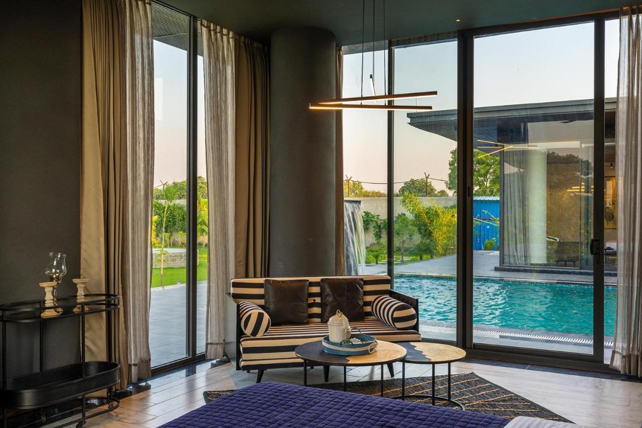 Stayvista'S Anantam - Luxury 4Br Villa With Huge Swimming Pool In Delhi New Delhi Exterior photo