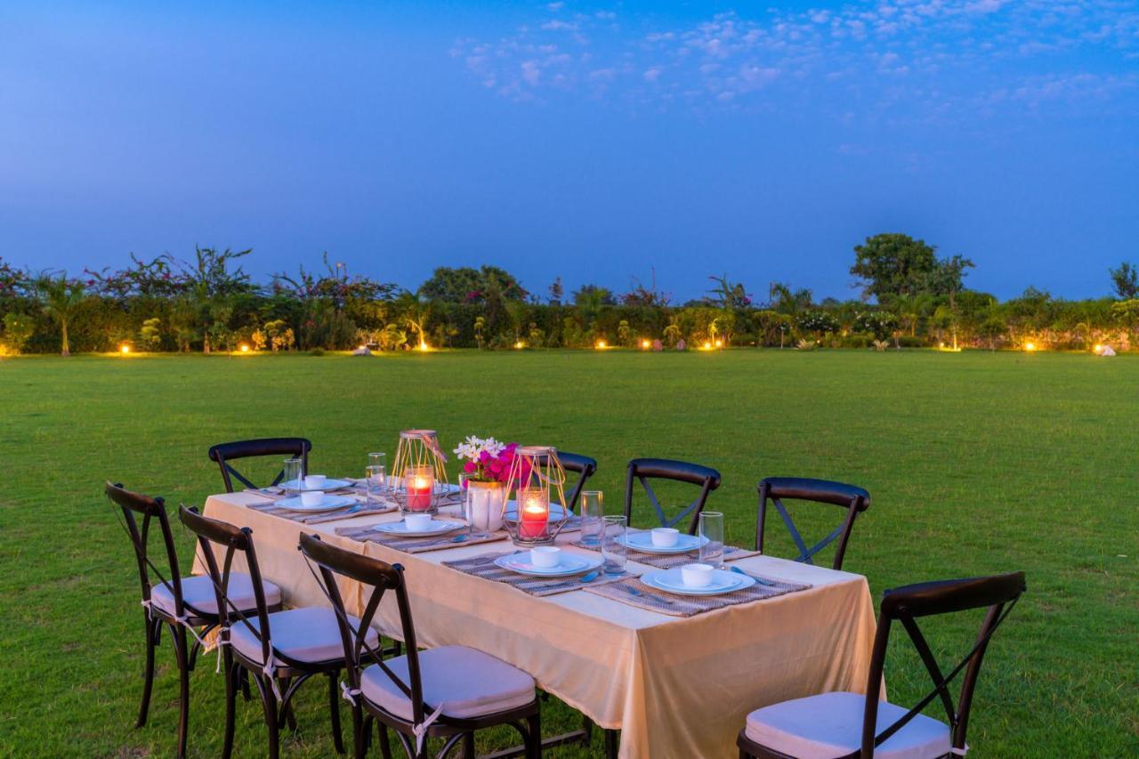Stayvista'S Anantam - Luxury 4Br Villa With Huge Swimming Pool In Delhi New Delhi Exterior photo